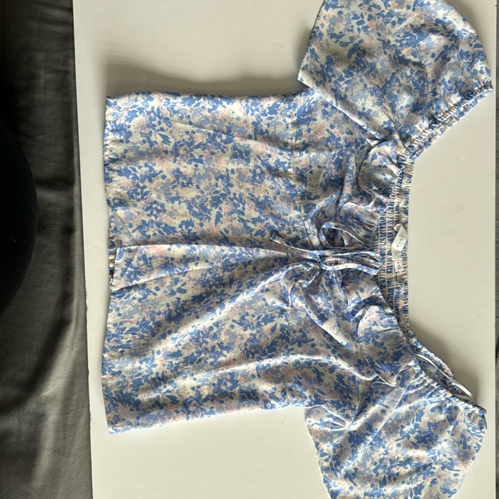 Medium off shoulder crop blouse